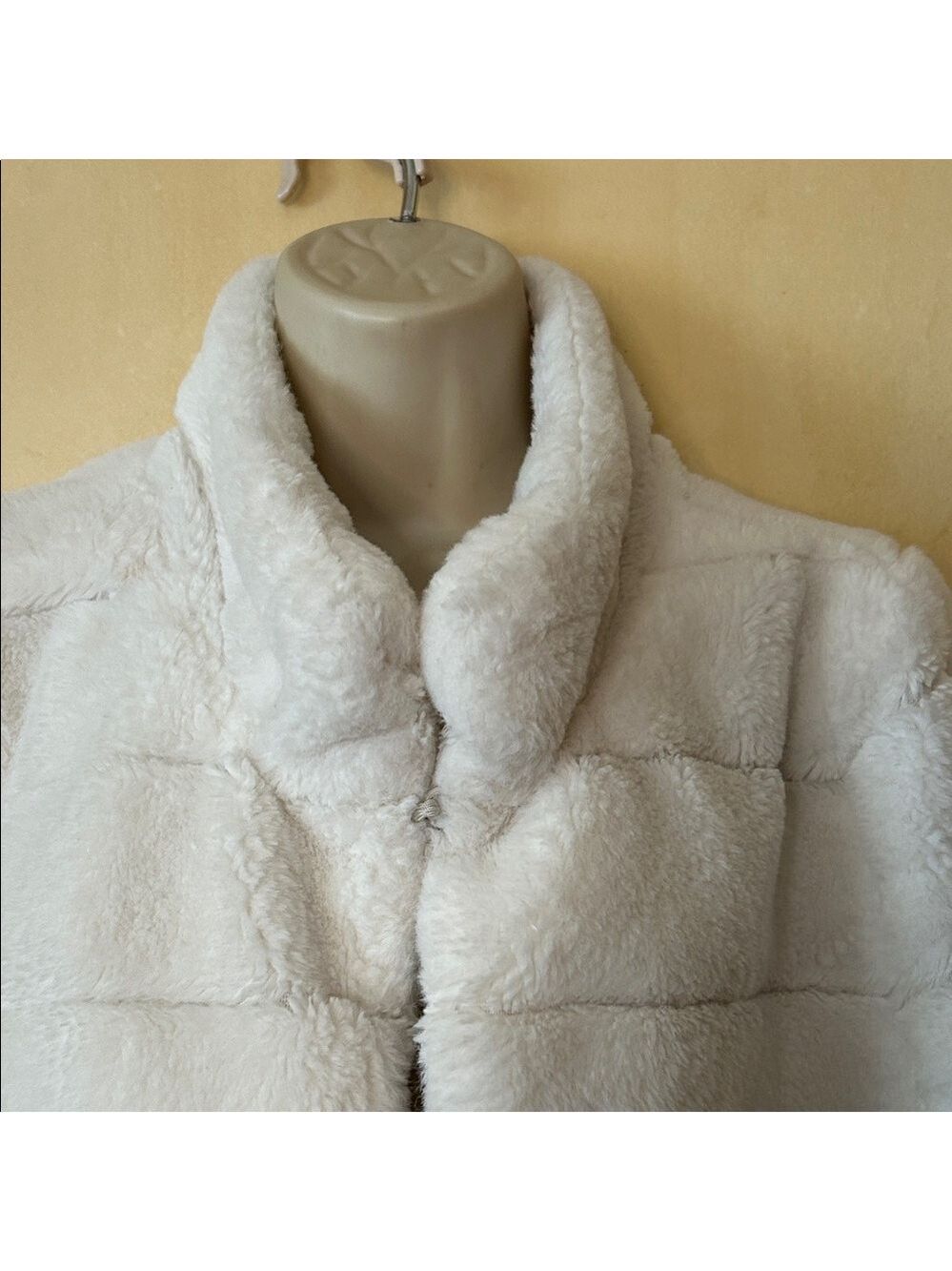 BCBGeneration White Faux Fur Cape - Picture 2 of 11